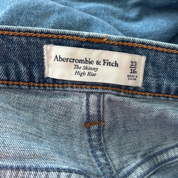 Abercrombie & Fitch The Skinny High Rise Split Hem Jeans Size 33/16R - Picture 6 of 8